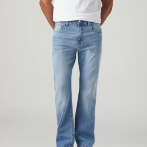 Man wearing Levi’s light blue straight fit jeans with white t-shirt and sneakers
